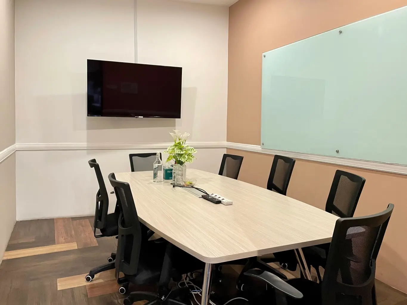 Why renting our meeting rooms is the best solution for your business? SuperOffice meeting rooms.